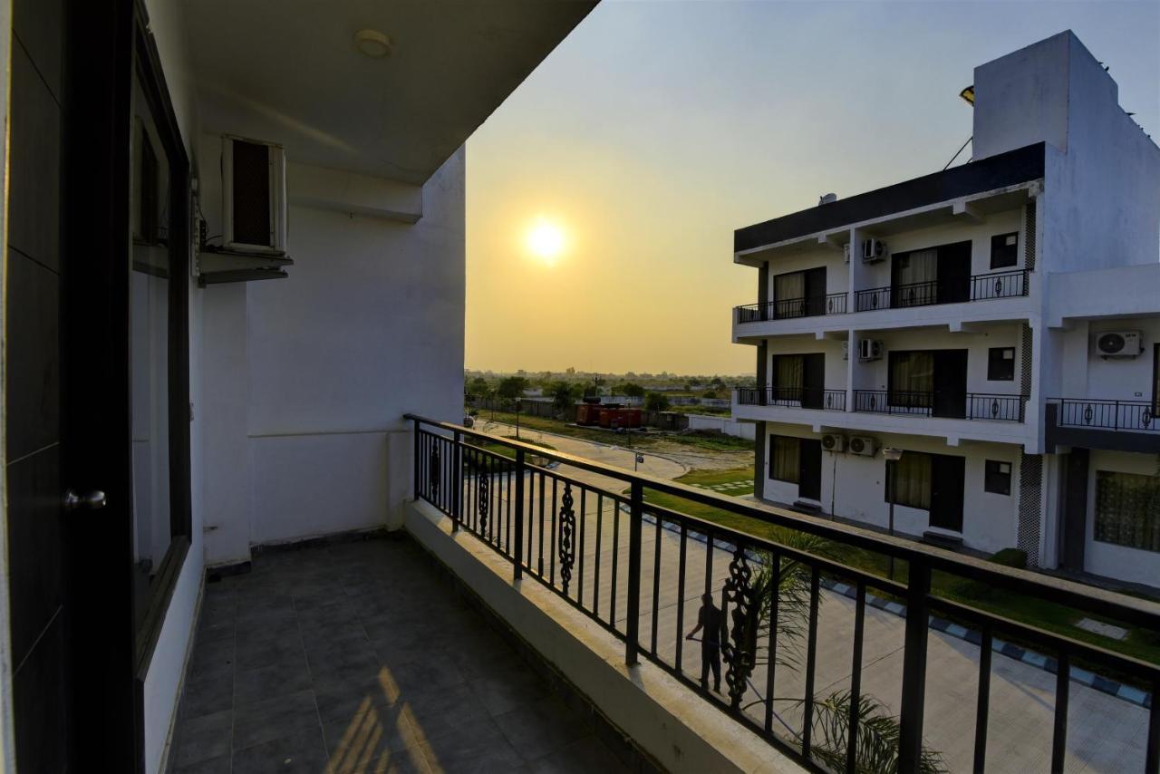 Country Inn Hotels & Resorts Vrindāvan Exterior foto