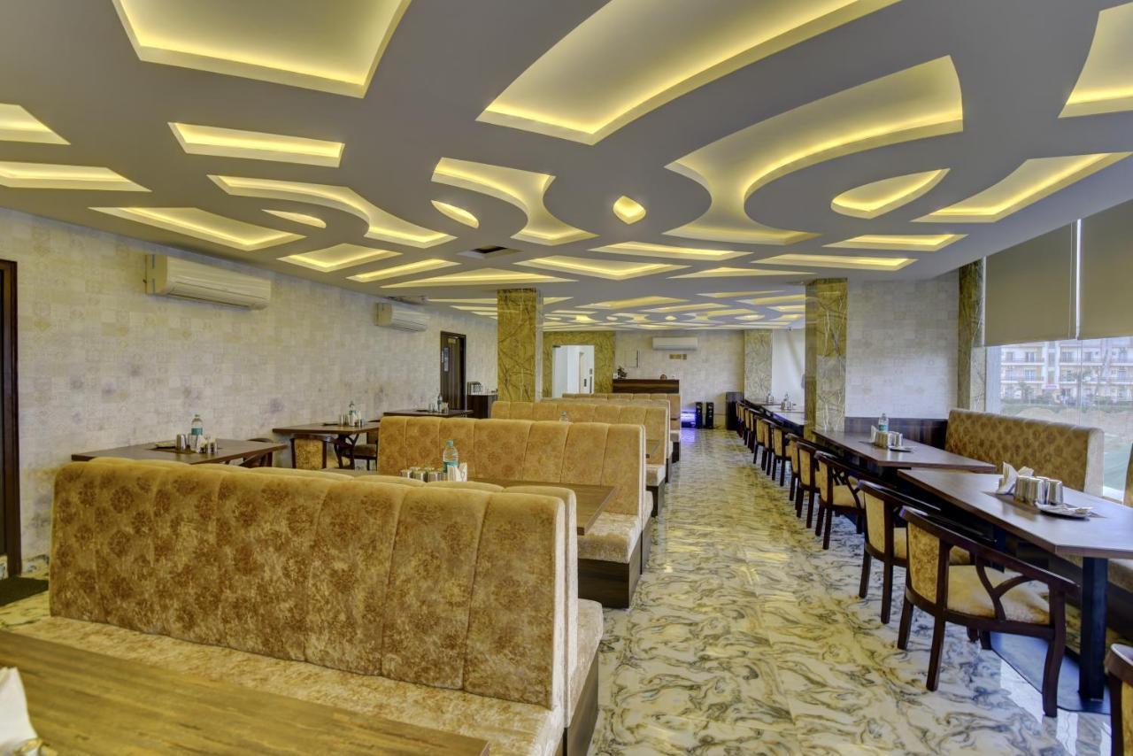 Country Inn Hotels & Resorts Vrindāvan Exterior foto