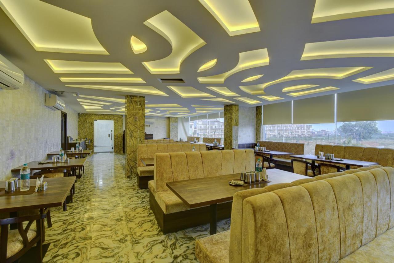 Country Inn Hotels & Resorts Vrindāvan Exterior foto